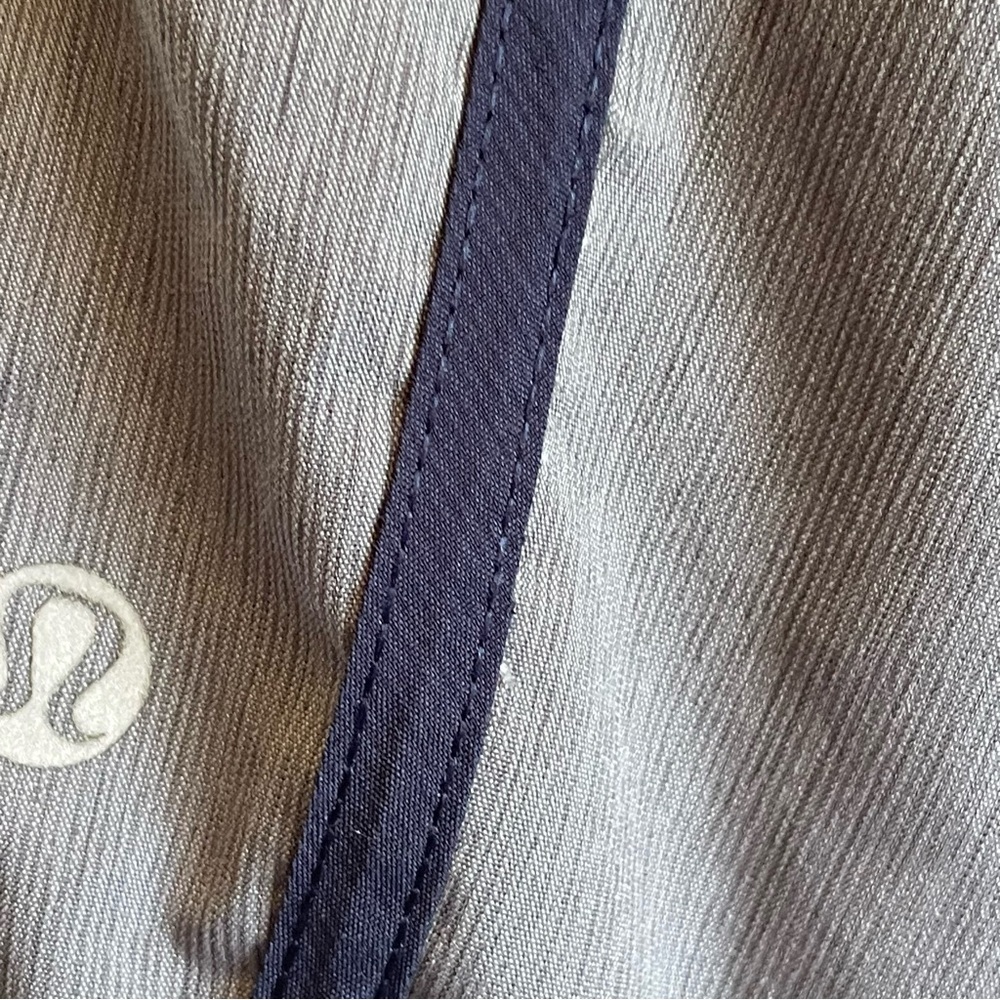 lululemon athletica Run Tracker
Short 4-way Sz 6 Slate Grey
Inkwell‎ Stripe Blue - Picture 8 of 10